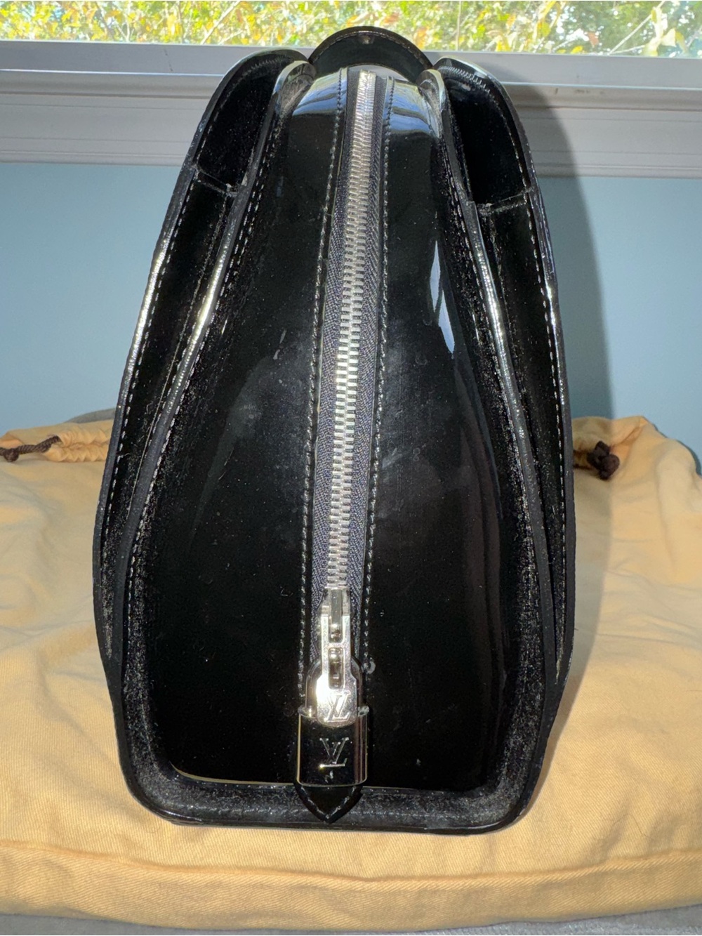 Louis Vuitton Pont-Neuf GM in Black Épi Leather | Retired Style | Pre-owned Good - Picture 3 of 16